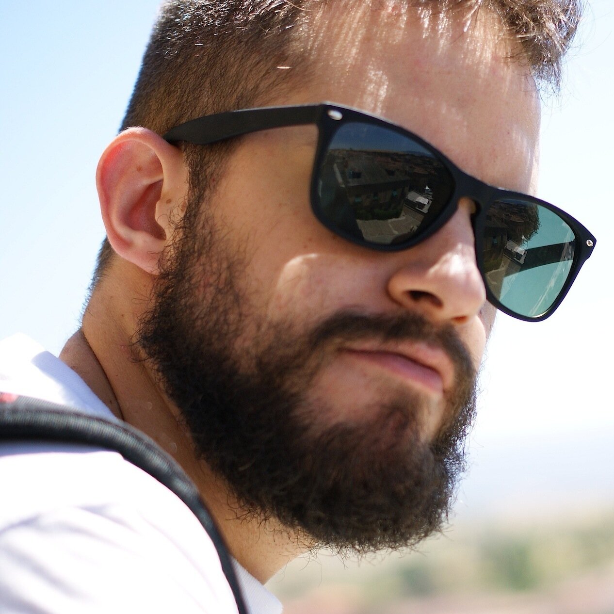 JuanMidgar's profile picture. Músico. Estudiante de la Escuela de Música Creativa. Guitarrista de @MidgarOfficial. Sinestesia infinita. http://t.co/sVBJ9R14SX