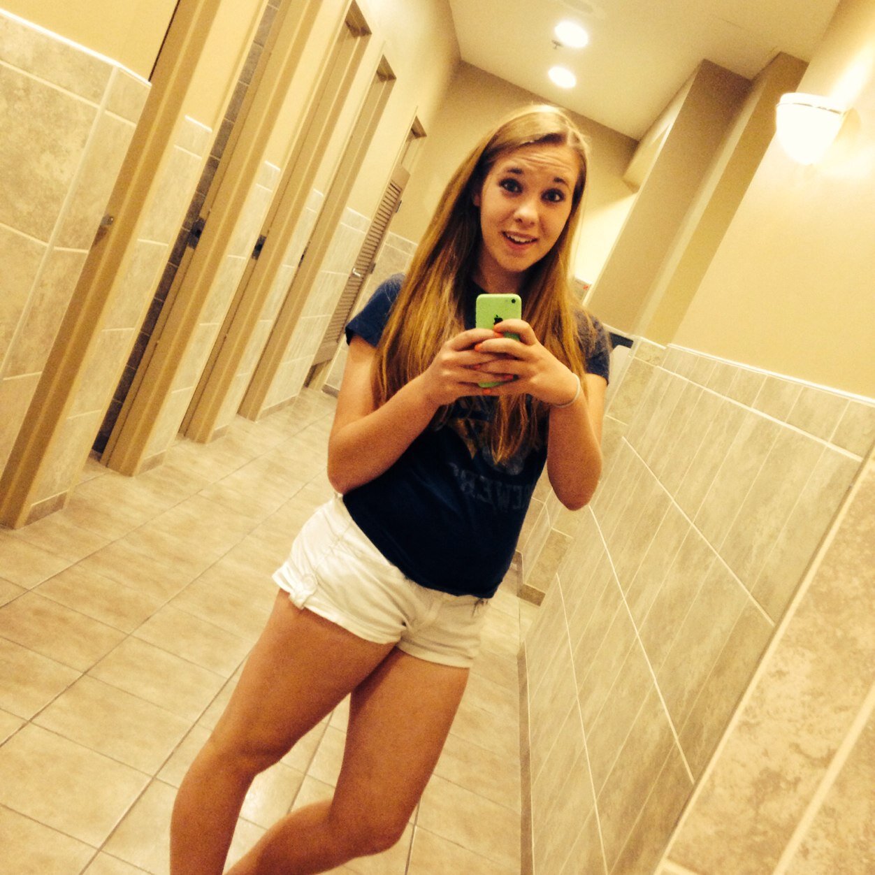 Taryn90Taryn's profile picture. 