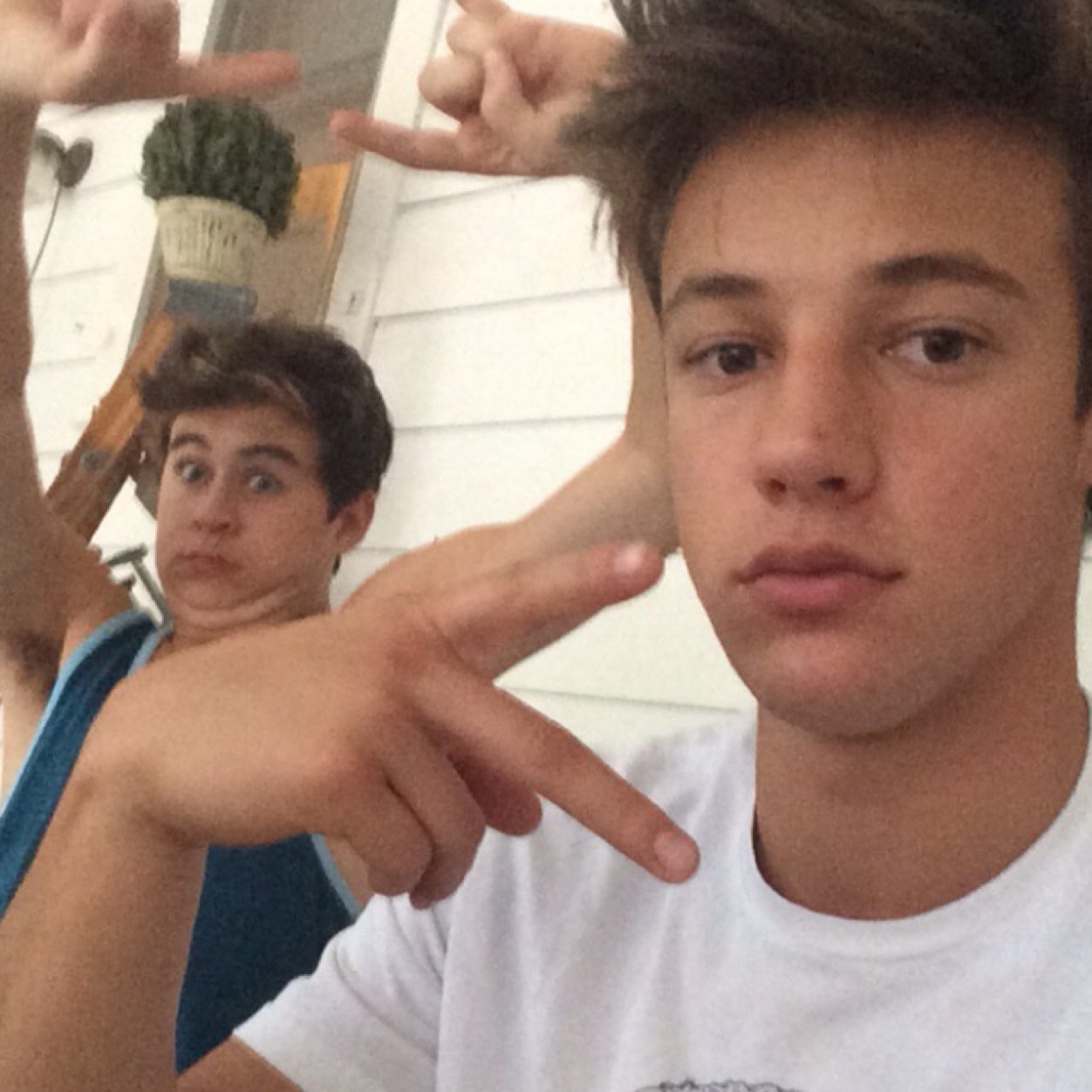 follow @5sos_carly for a dm to Cameron Dallas❤️