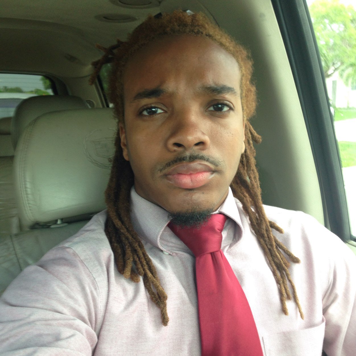 ➡️USF 16' • Nursing major • Haitian-American • MHS 12' •Capricorn♑️