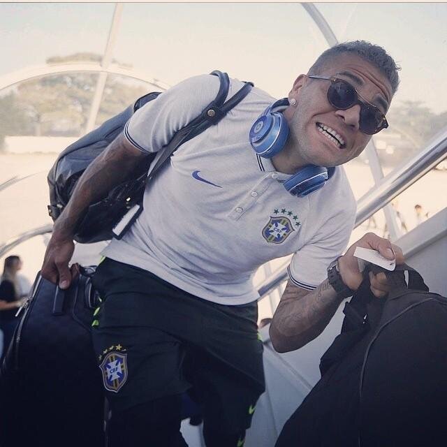 Fã Clube desde:18/06/2014 . Dani Alves   joga atualmente F.C Barcelona . Caso queira meu Facebook ,Insta ou Twitter pode pedir . Twitter Oficial : @DaniAlvesD2