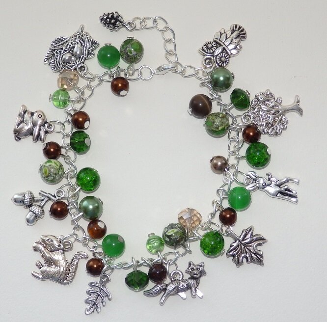 I hand make jewellery such as bracelets, necklaces and earrings. I am happy to make custom items. https://t.co/JDGRjj7mcR