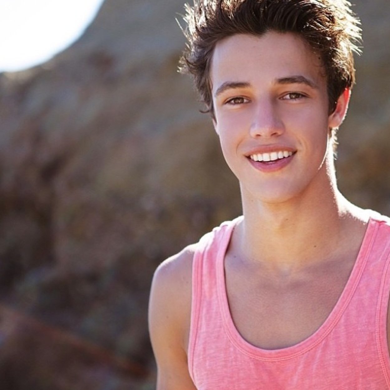 GO FOLLOW @Smileyxcam because she just give you a free follow !