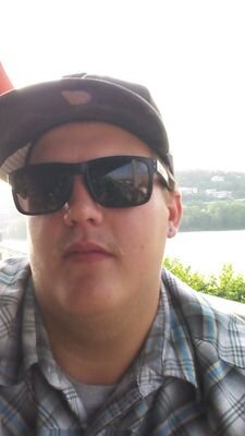 21
single
live in Kentucky
race hornets
dirt life dynasty
20 nation
bowtie till I die