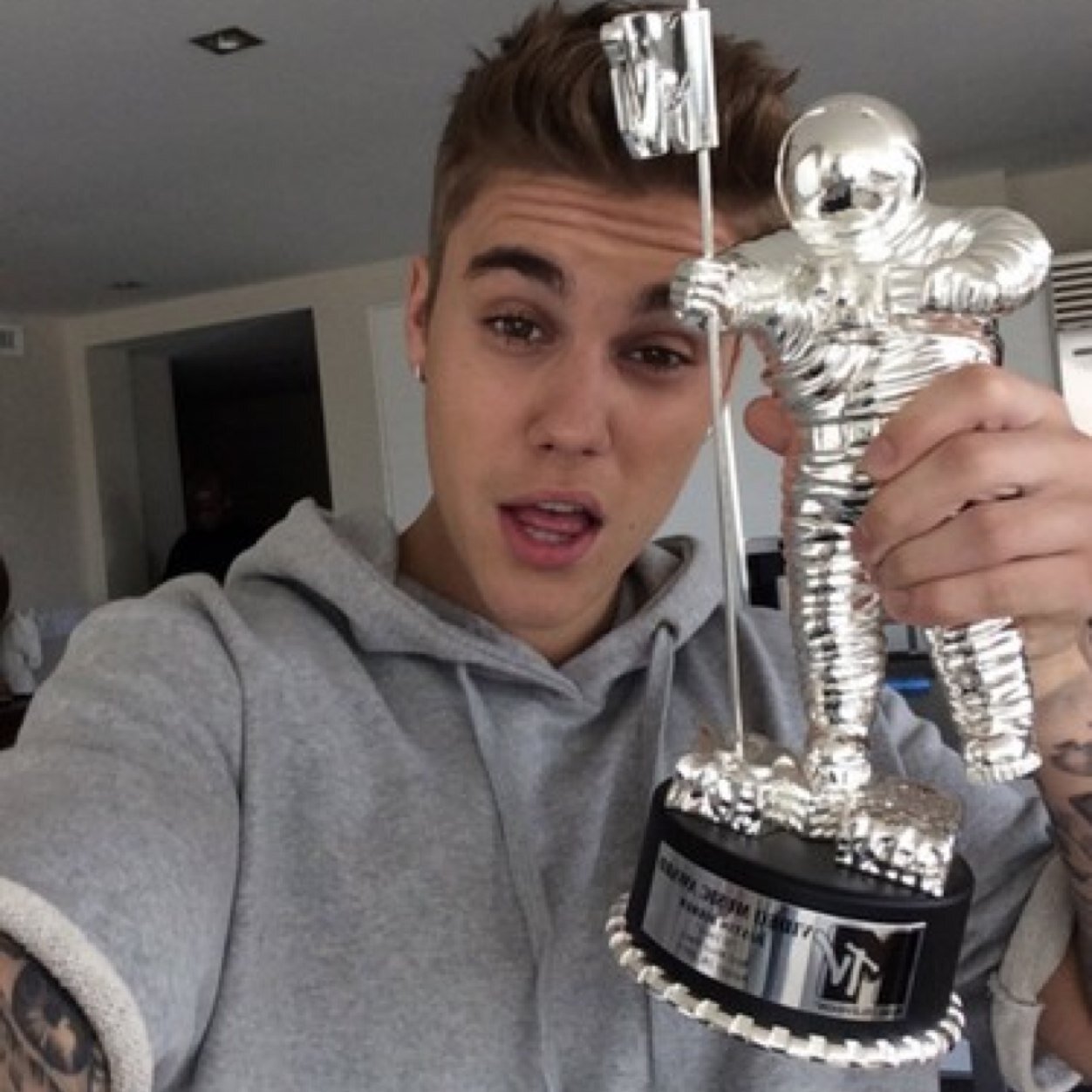 Part of the 52.1 millon fandom #boybelieber