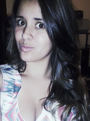 Estudante de Engenharia Civil;19 anos;dramatica;nao bebo;amo meus amigos e minha familia;apaixonada pelo Cruzeiro