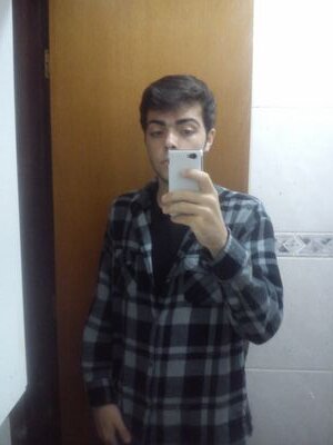 Feliz ou não , a lei da vida sempre é seguir em frente com a cabeça erguida .