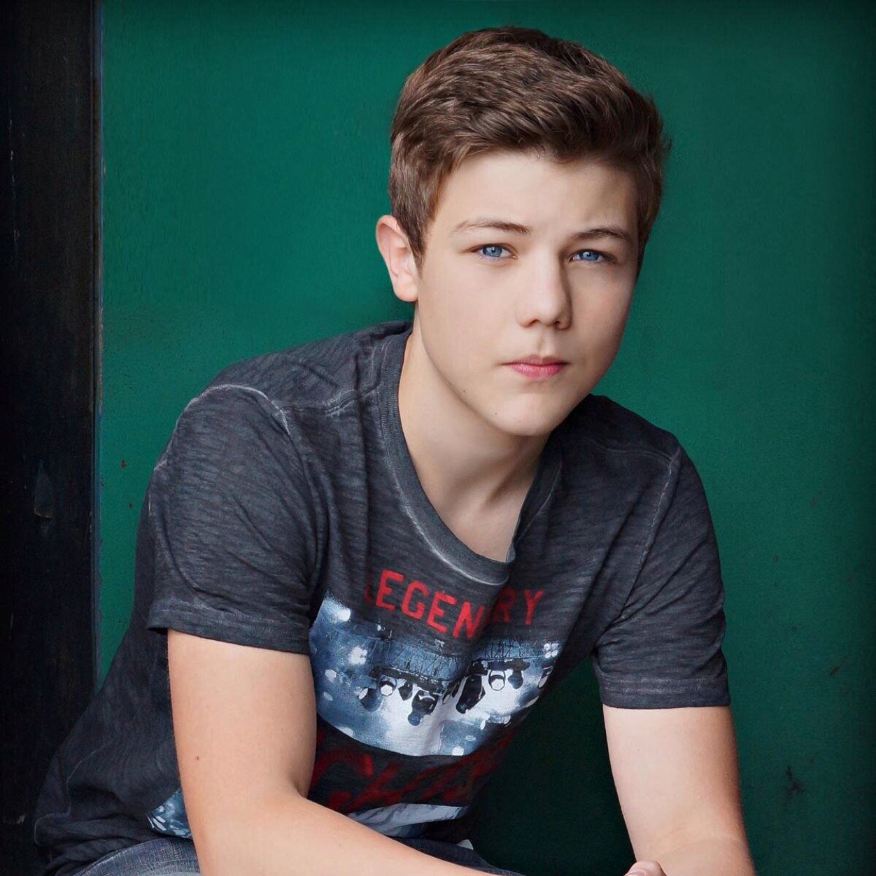 im gonna post pics of girls that look cute with reed ok cool