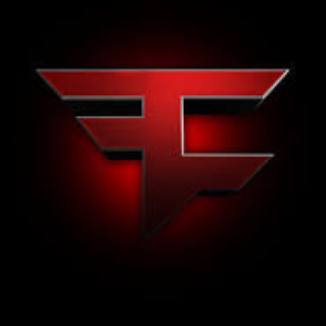 FaZe is Life! I've been a faze fan since illcams 29 cam out, I love every single Faze member! Hope to be in faze some day! I could only dream.