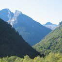 nato tra le montagne, vivo tra le montagne, opero tra le montagne. Dal 2011 fondatore del movimento MontagnaViva. Da aprile 2015 a aprile 2019 Deputato TI.