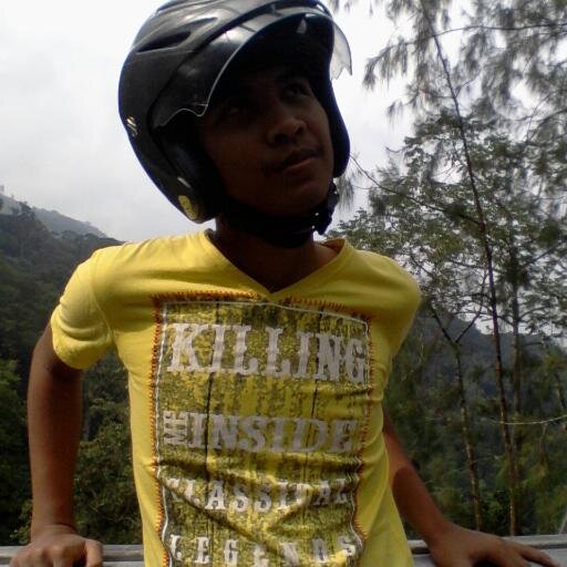 putrari22312696's profile picture. 