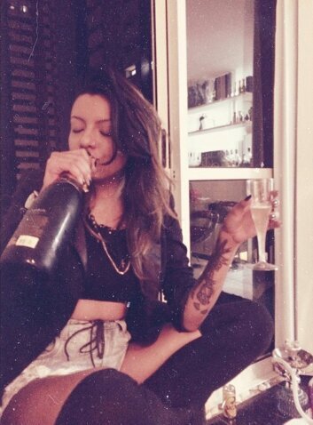 a Bru pensou que a bio era vodka e bebeu  (seguida pela Bruna 21/06/14 ♥)
