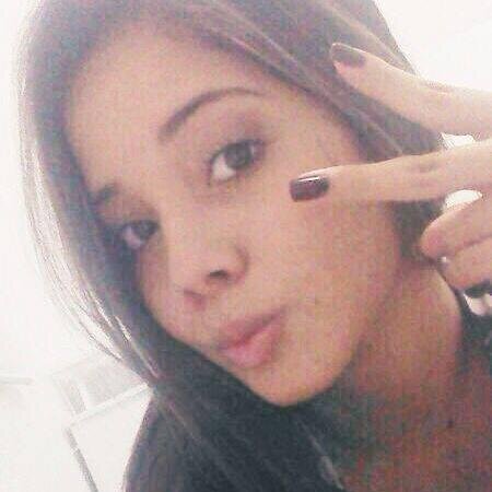 Estou aqui é pra viver, cair, aprender, levantar e seguir em frente. Sou isso hoje… Amanhã, já me reinventei.