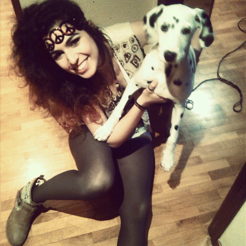 Cucaiina's profile picture. Estudiante de Diseño y Moda que disfruta dejándose llevar por la música ;)