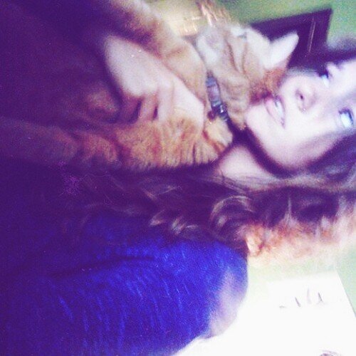 just a star gazer who loves her cat and lives through her music