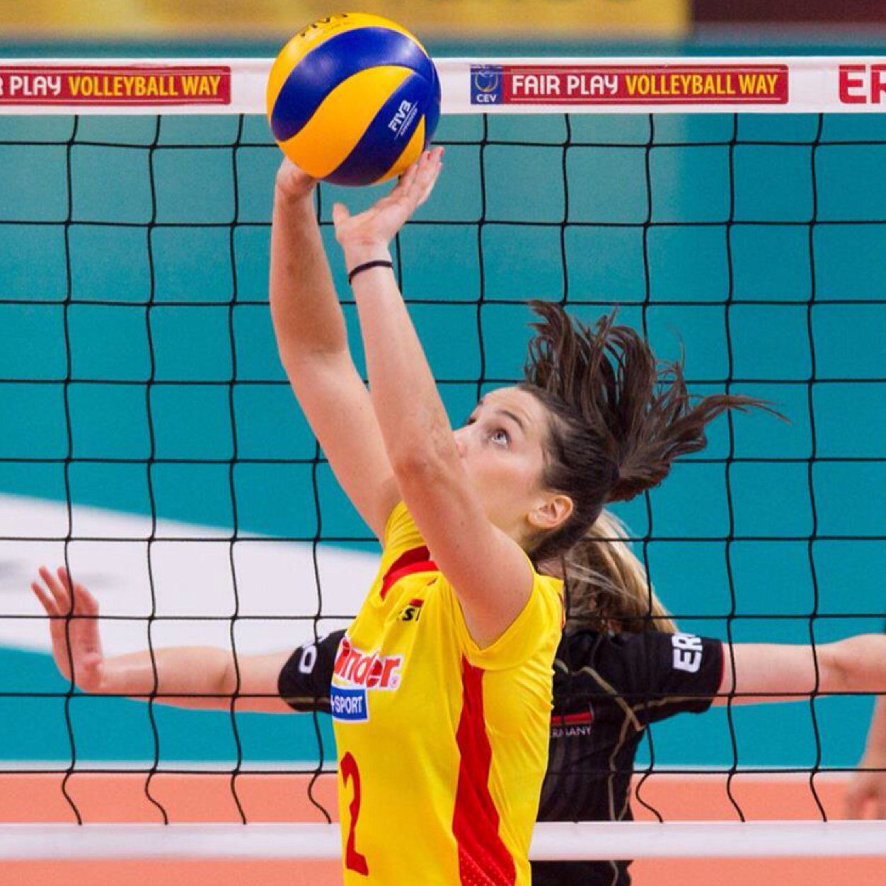 Graduada en CAFyD y estudiante de Magisterio de Primaria en @UNIRuniversidad
Jugadora profesional de voleibol en Paris y la selección española.