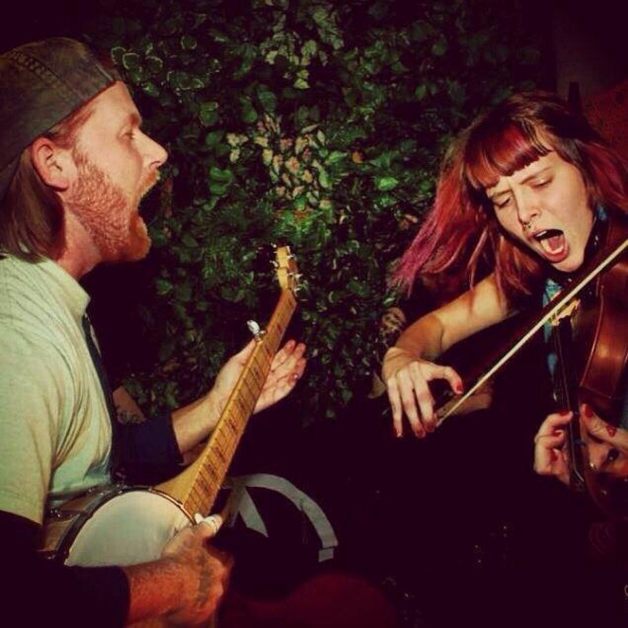 We are a folk punk duo. Tommy & Astrid. https://t.co/eDfVXQSepR                        https://t.co/GfgV3C1iH8