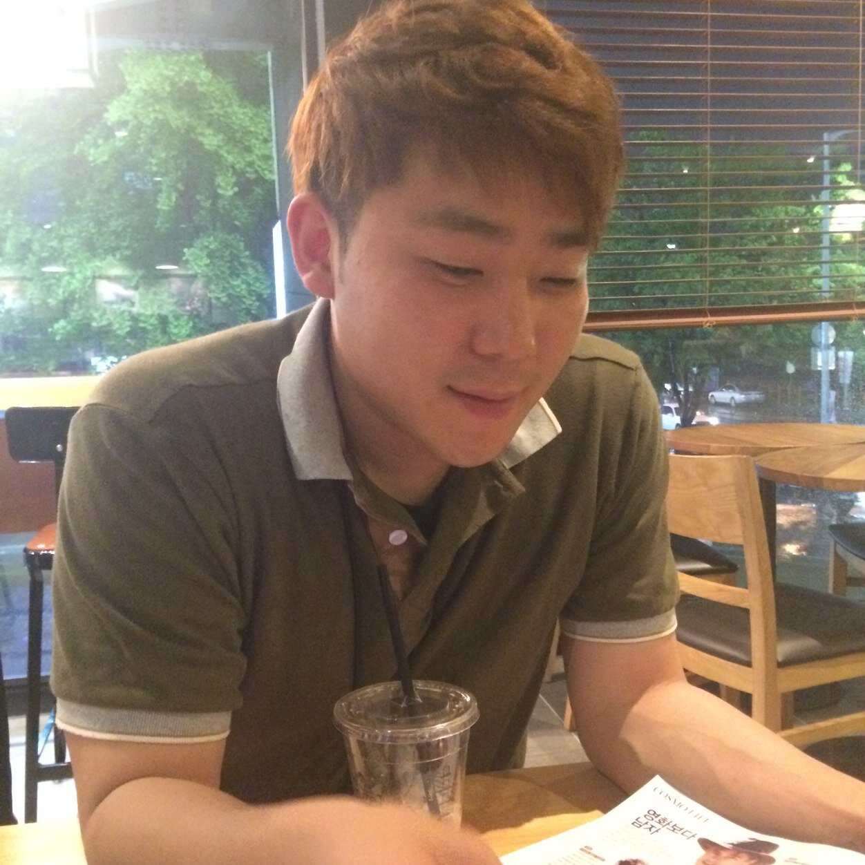 등산 좋아하구 세상돌아가는 재미를 찾는 대한민국의 건강한 남아