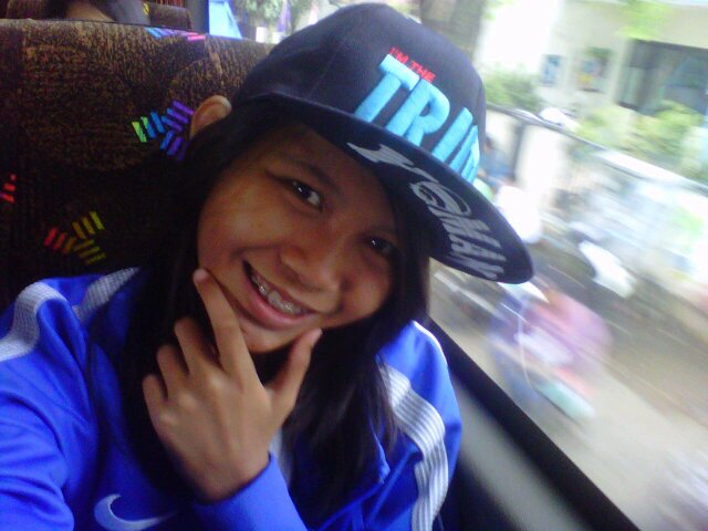 Hey you jgn follow ini twitter ini di mainin sma orang jadi klo mau twitter ku asli @zhafirazhafa2 follow yak