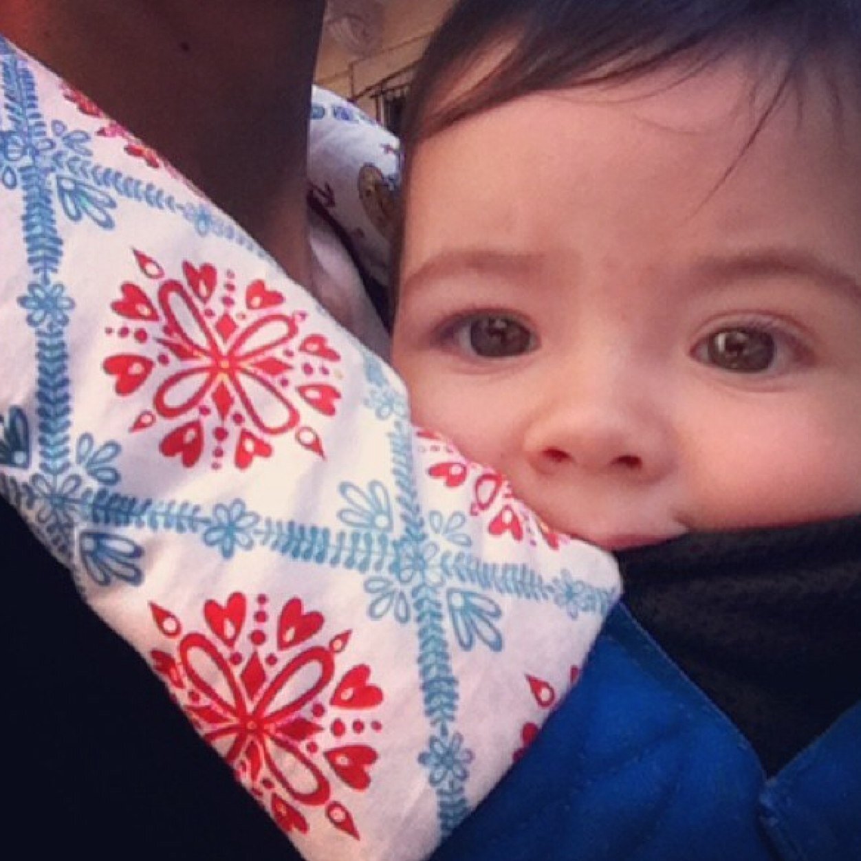 Modern teething/suck/drool pads for your baby carrier. Handmade with organic fabrics. New #babywearing accessories! - Instagram: @tirantela