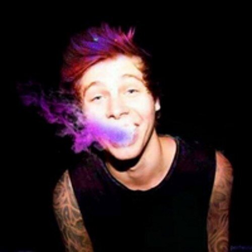•Youtube obsessive• Artist• Directioner•5sos•Indie Rock fan•punk rock✌• Single and ready to flamingle• I love Tea...