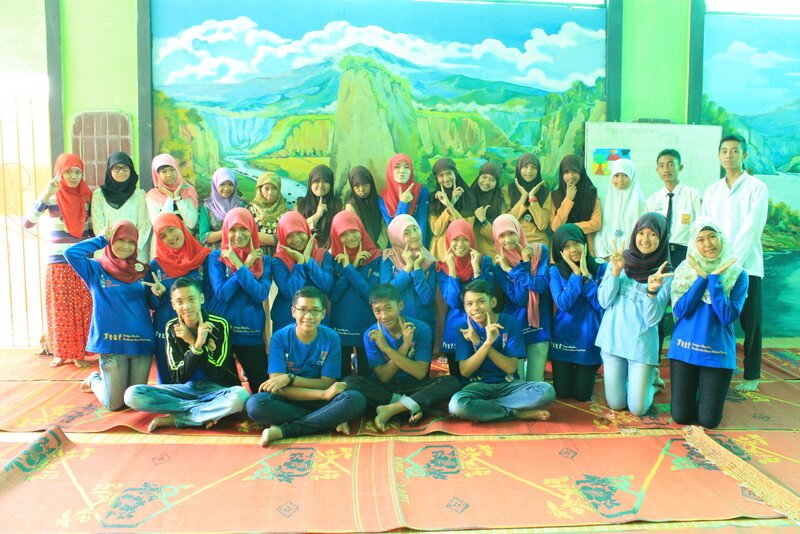 Sebuah Forum Anak Daerah yang berada dikota Bukittinggi,kami bernama Forum Anak Jam Gadang :)
wadah yang menampung aspirasi anak :)