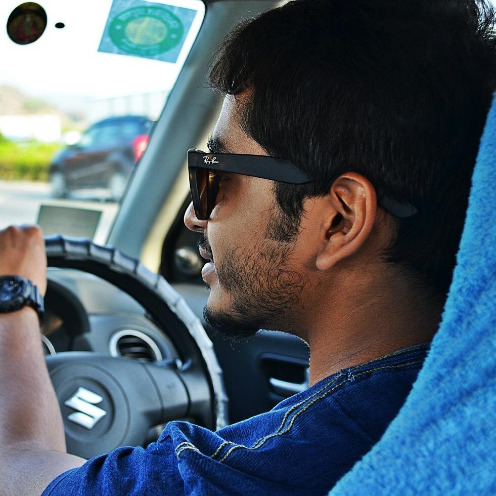 Hardcore Movie Junkie | Fitness Freak | Connoisseur of Food and Drink | Shopaholic | Tech Crazy | Adventurous