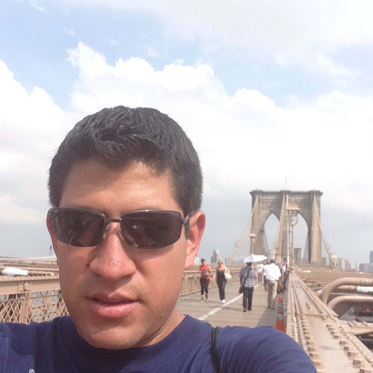 santiago_ize's profile picture. No te sientas vencido ni aun vencido...