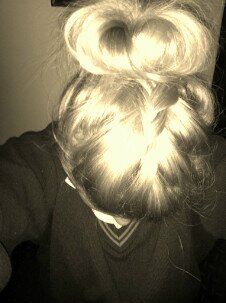 Melissa_Posts's profile picture. Always Winter..♥.. # A Normal teenager wanting to believe in a magical world :)..