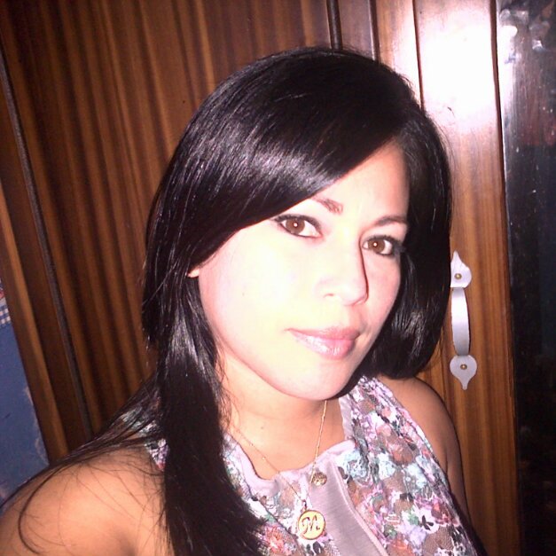 Feliz con mi nena Aramig Gipselle mi príncipe Aram Ahiezer Los amo. El lugar mas bonito del mundo?donde hay alguien que se quiere muchísimo. T amo esposo