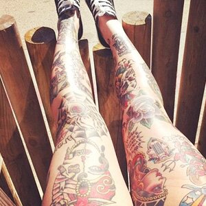 DirtTea's profile picture. Donna tatuata, tecnologicamente avanzata.