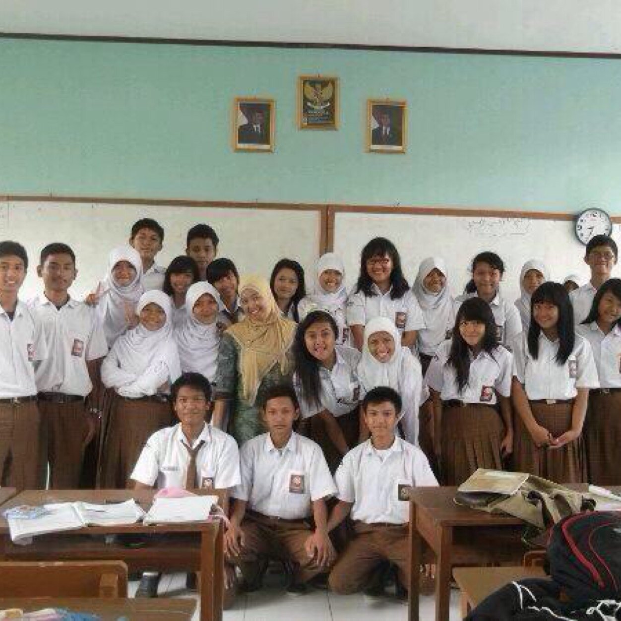 X9's 2012 Official Twitter | Nur Eka Susilawati S.Pd | SMAN 1 Cileungsi | 11 kece boys & 21 kece girls | Unique people! | 2012/2013