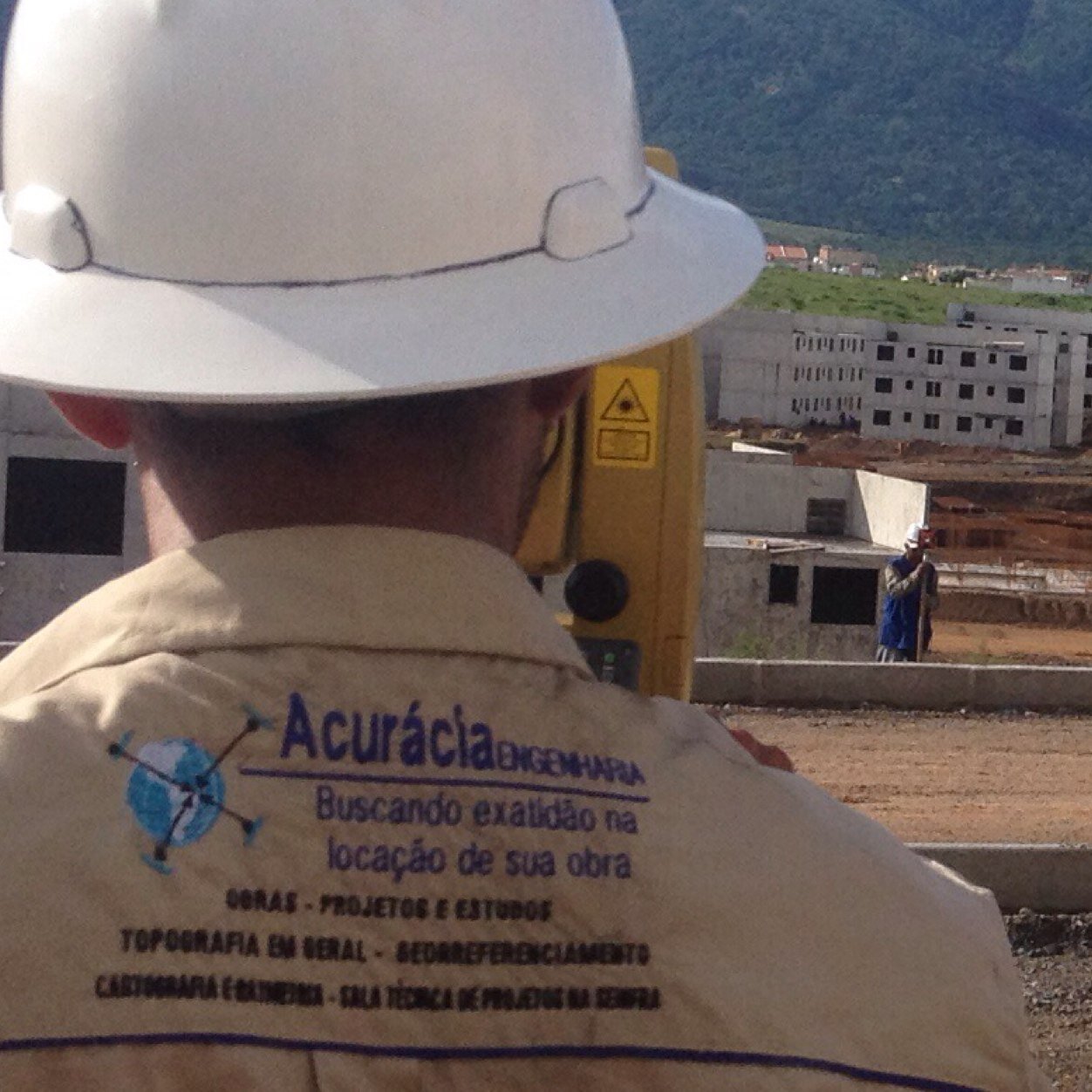 Olá,
Somos especializados no formecimento de equipamentos, acessorios, software e solucoes para o mercado de Topografia, Geodesia, Batimetria, Scan, VANT.