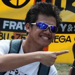 Mostly longboarding, surfing, basketball, lawn tennis, anime, gundam.