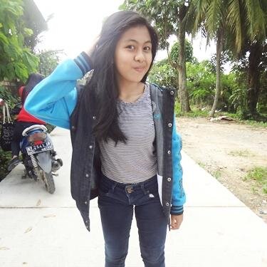 Kalo kamu cari yg sempurna. Aku mundur. Tapi kalo kamu cari yg setia dan bisa bahagiain kamu. Aku berdiri paling DEPAN. :)
