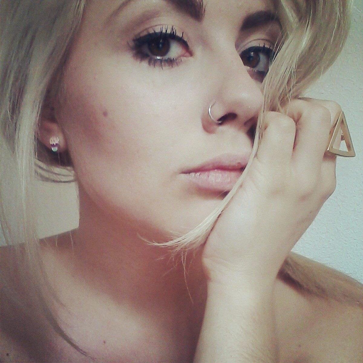 Estellouli's profile picture. La vie est faite de respirations pour avoir le souffle coupé.