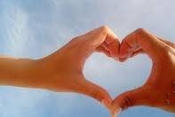 ( Liefde )  een woord van 6 letters , een woord voor jong en oud , maar de ( echte )  liefde is van GOUD ♥♥♥♥