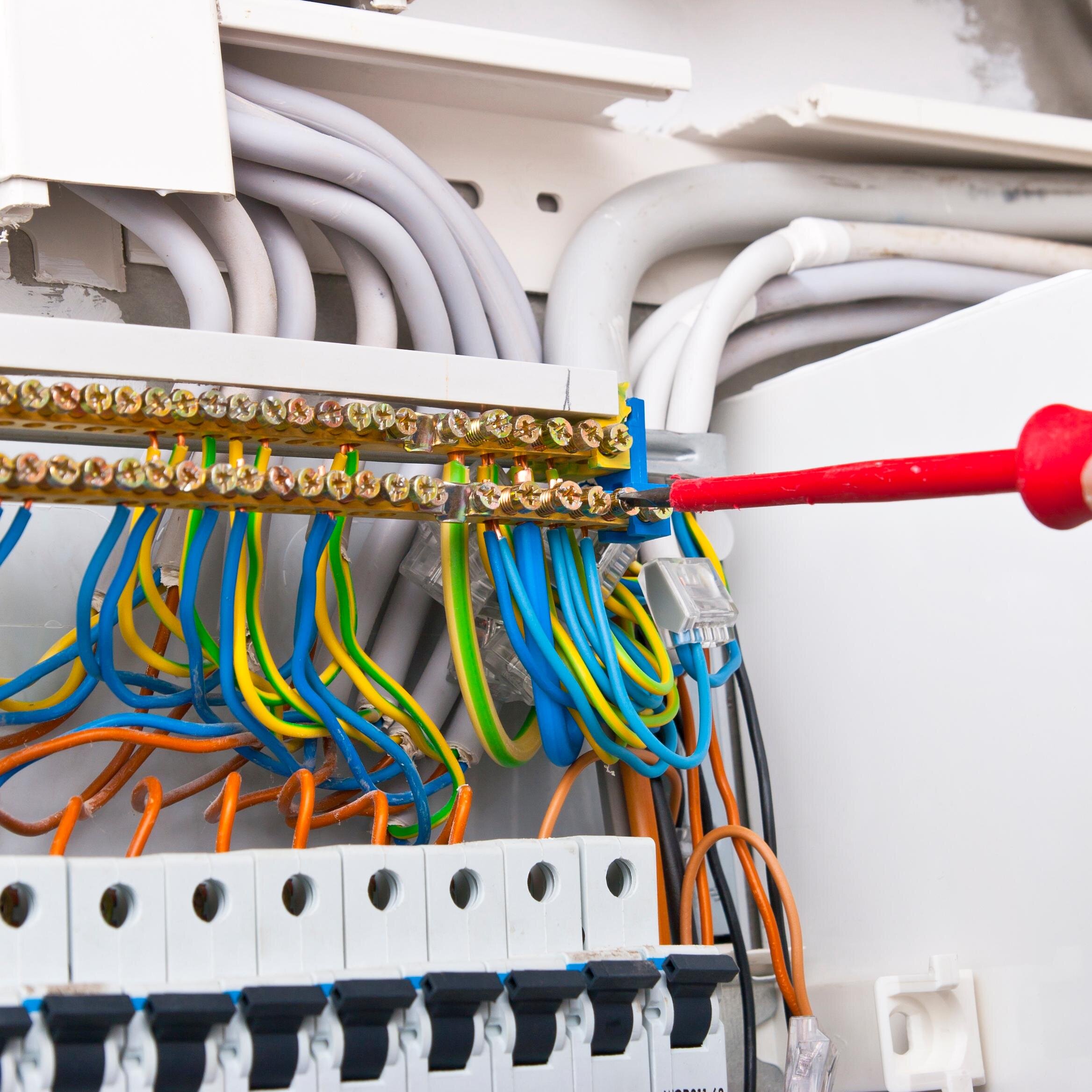 This account has been set up to interact with people looking for electricians or people that share our passion for the world of electrics. #WeLoveElectrics