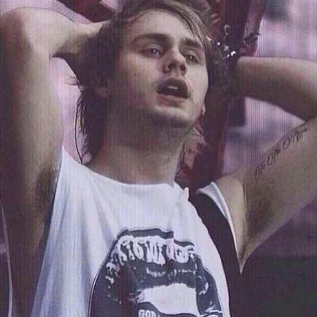 FOLLOW @mukeprincess ILY❤️
