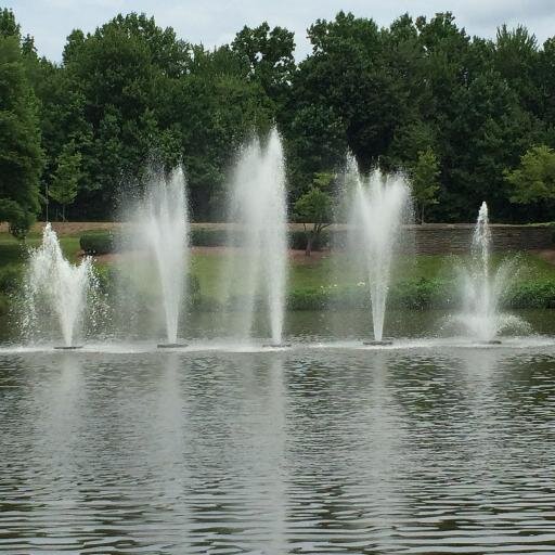 I'm the pond fountain at 12500 Fair Lakes Circle. I see all, know all, and occasionally enjoy cooking on the weekends. (38.861279, -77.380539)
