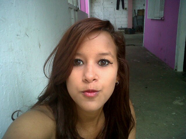 Hola :) joven, sociable, cariñosa, mi pasión el baile, cristiana, sígueme y te sigo! :D