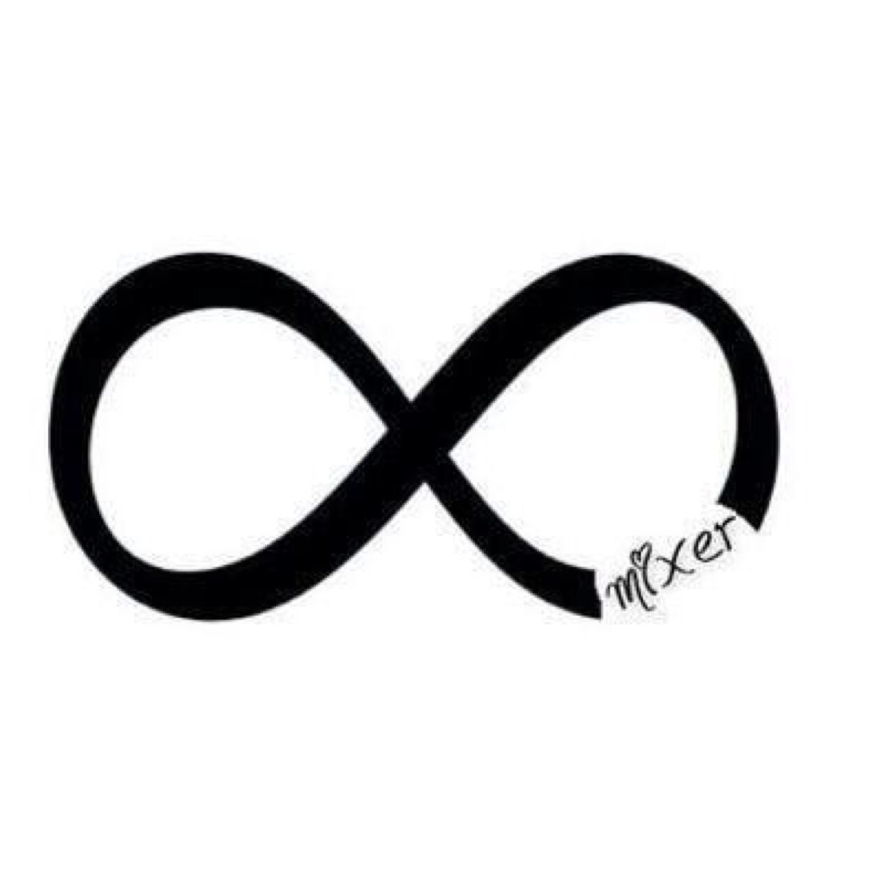 LittleMixer, fan of viners, dancer in training,Directioner,Arianainator, and in the 5SOSFAM and a FULL supporter if the 1D girlies!!!❤❤❤❤