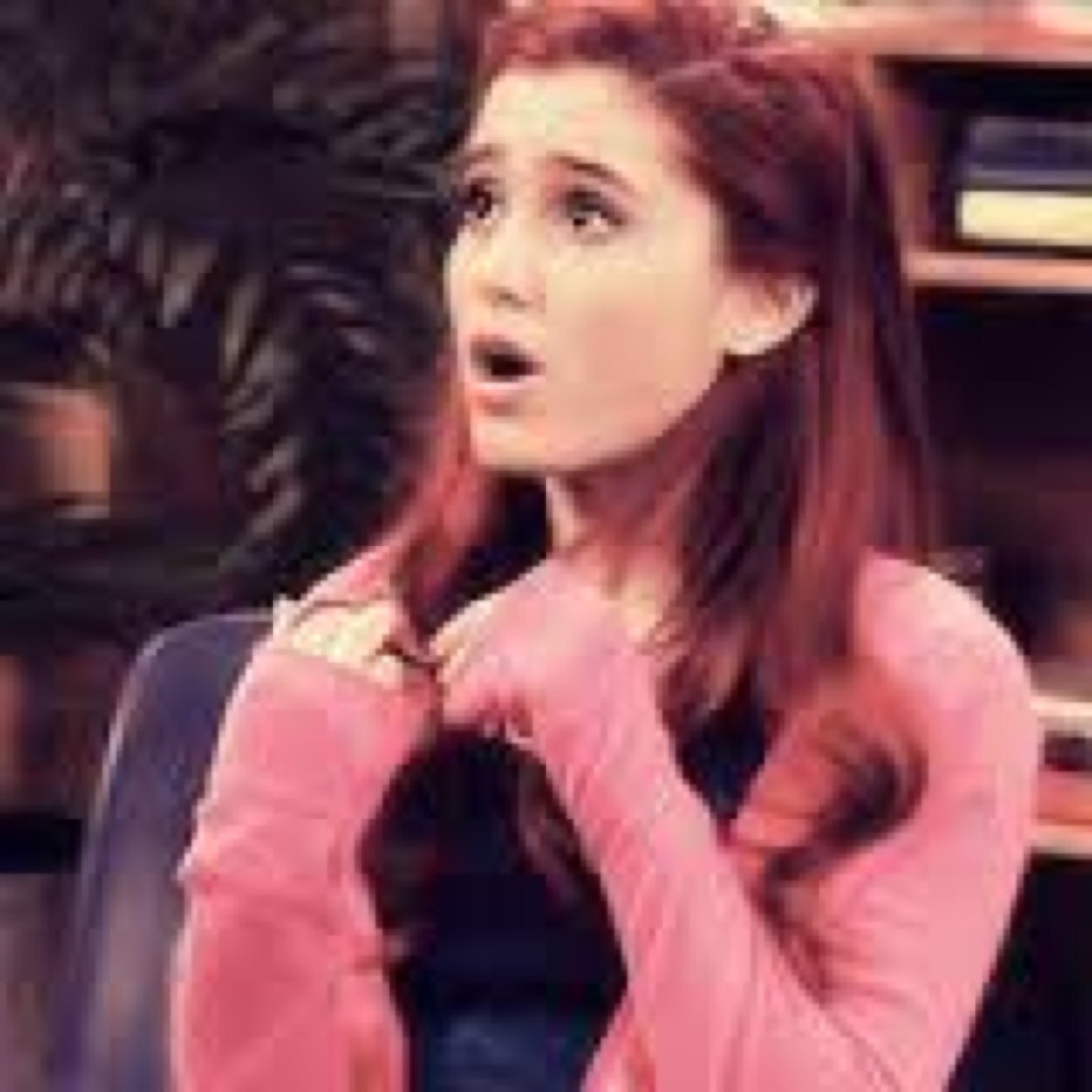 free follow from @ariftnutella so go follow her please, she follows back if you ask, tysm ily x