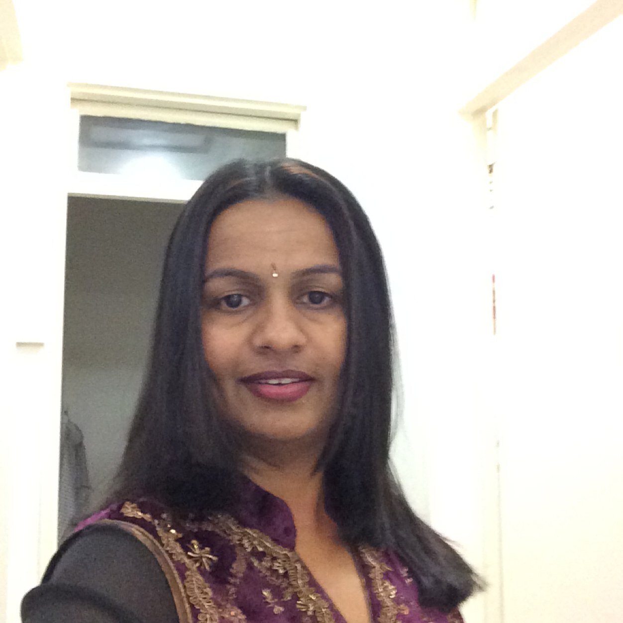Busy mommy, ex banker, shopholic,  day dreamer, free spirited person who likes to live life big.