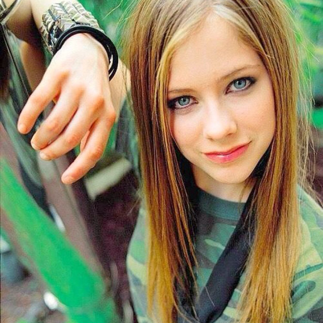 cr4zybitchavril's profile picture. 