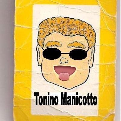 Autore teatrale/musicale, scrittore, attore, videoi, inzomma teng nu sacco di temb da perde... si avia na fatia seria, mo' i facia tutti sti cose...