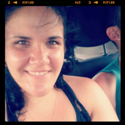 Reinvento-me sempre que a vida pede um pouco mais de mim. Sou boba, mas não sou burra. Ingênua, mas não santa. Sou pessoa de riso fácil… e choro também!”