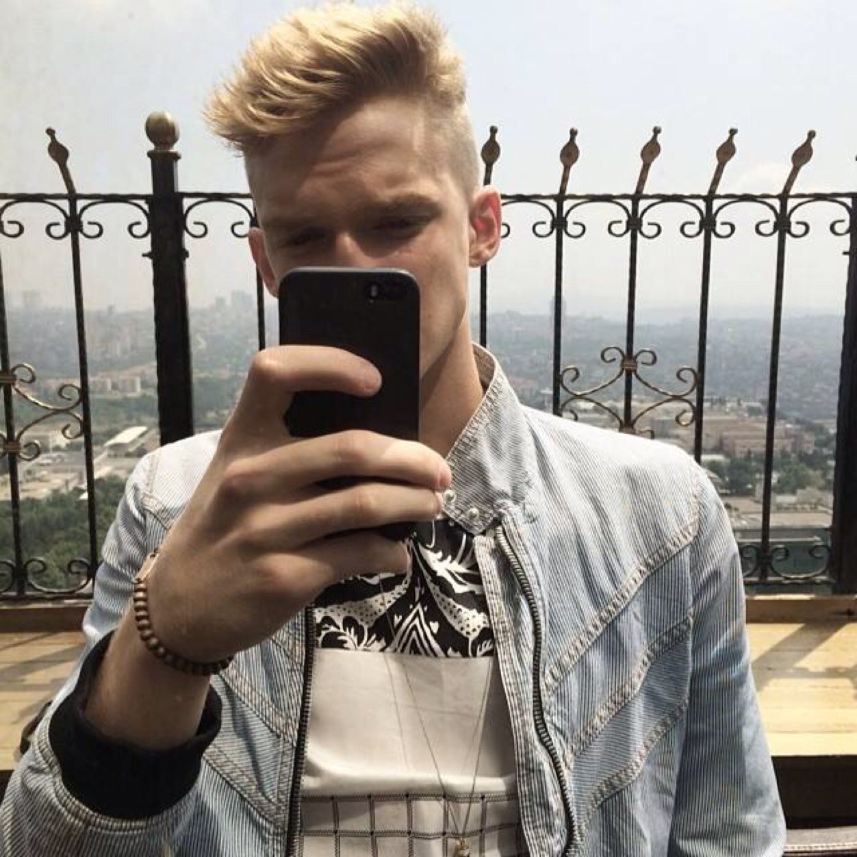 Angel do @CodySimpson que ta na hora de vim pro Brasil