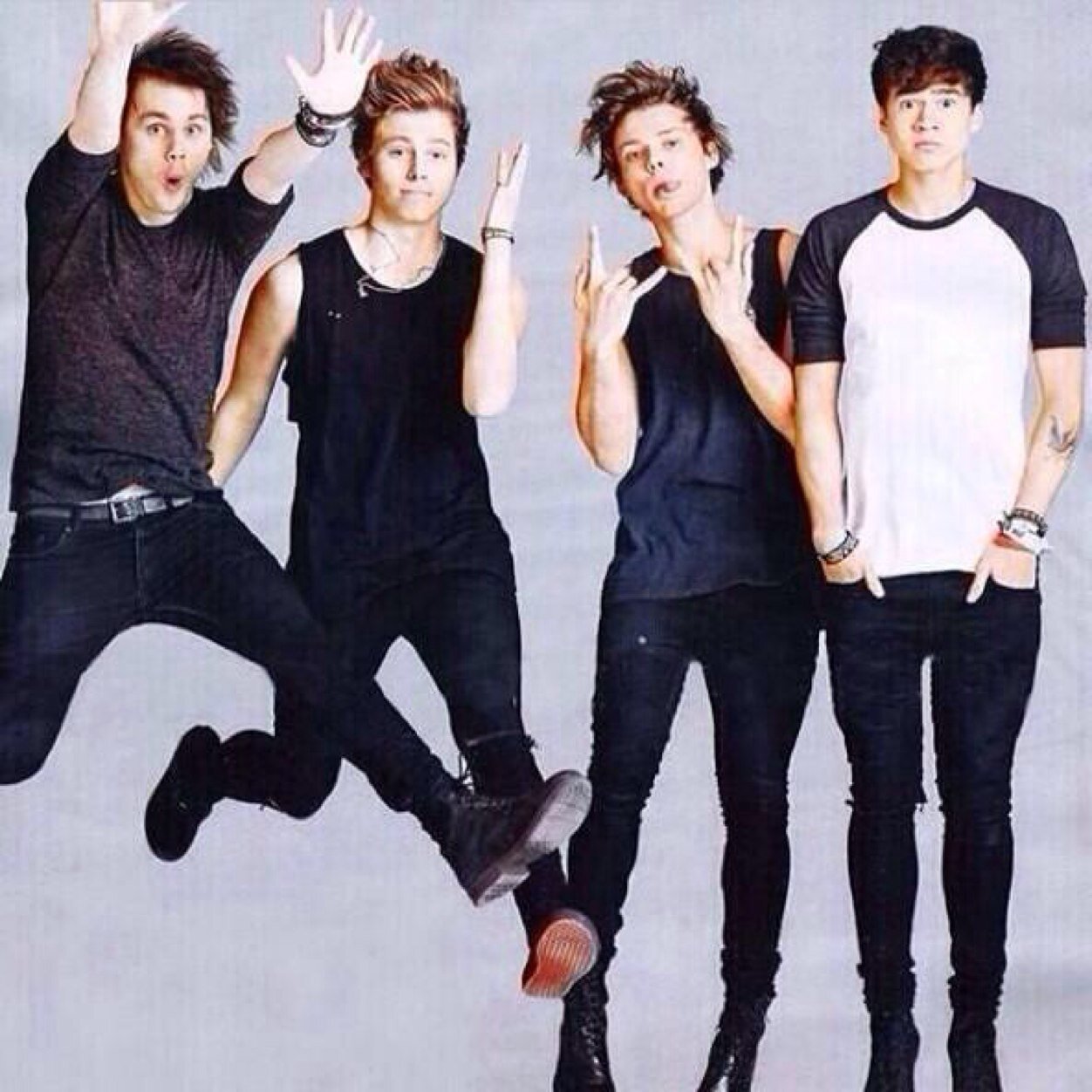 Trying to organise a 5sos flashmob before summer ends! Details coming soon