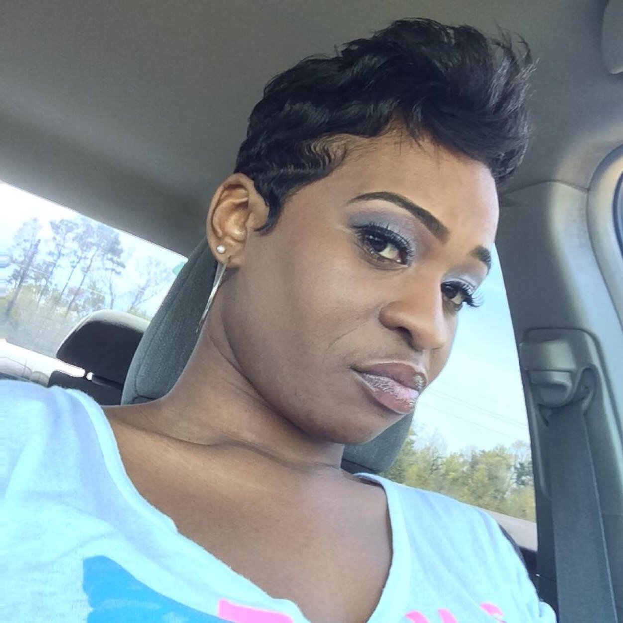 Greatnessdaily's profile picture. Love and hate can not be one.